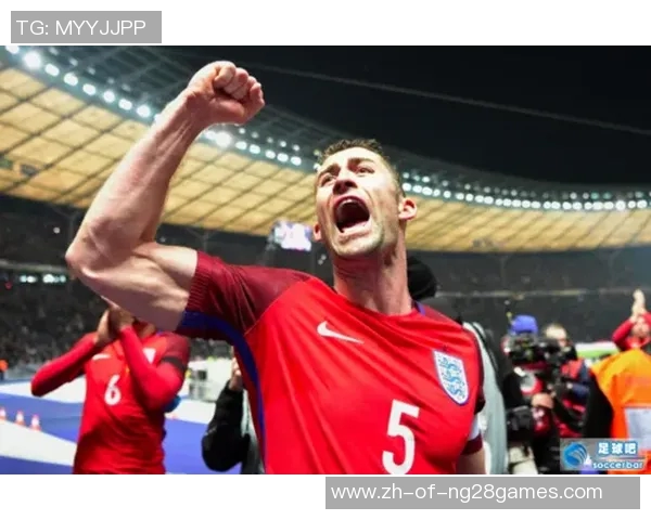 英格兰足球明星英俊屁股引领时尚潮流成为球场新焦点